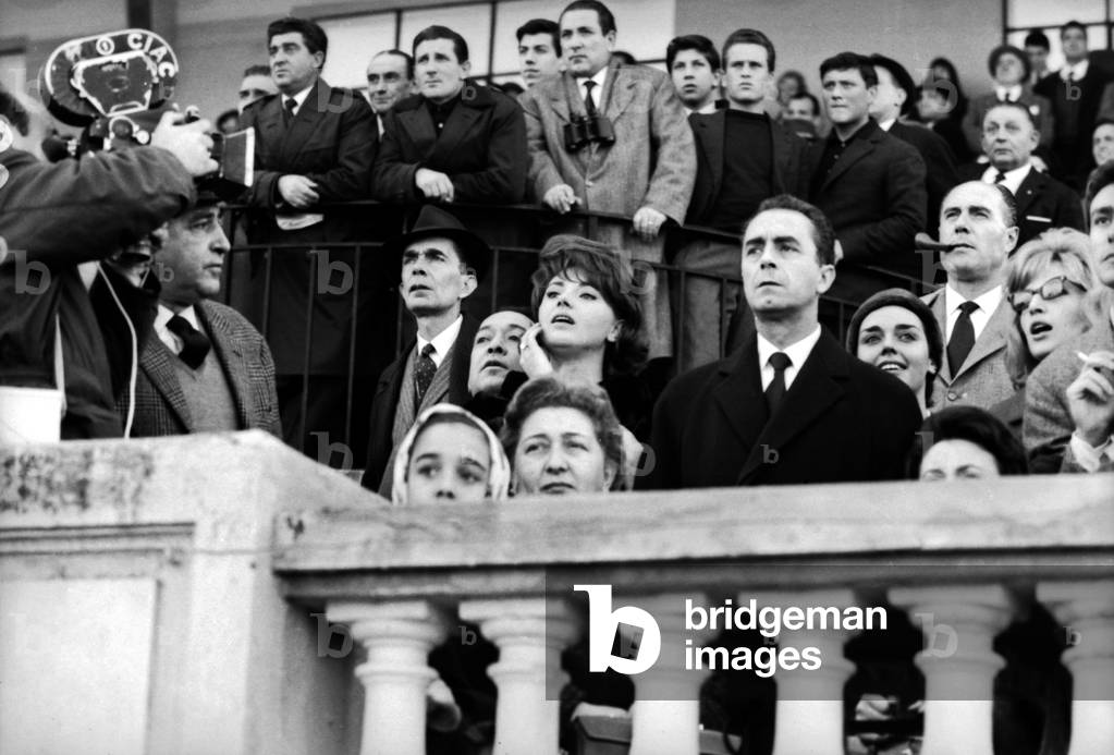 Sylva Koscina, Michelangelo Antonioni and Monica Vitti at the Capannelle Racecourse, Rome, 1961 (b/w photo)