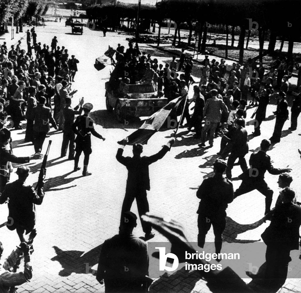 The arrival of the allies in the city acclaimed by the population, Naples , 1943 (b/w photo)