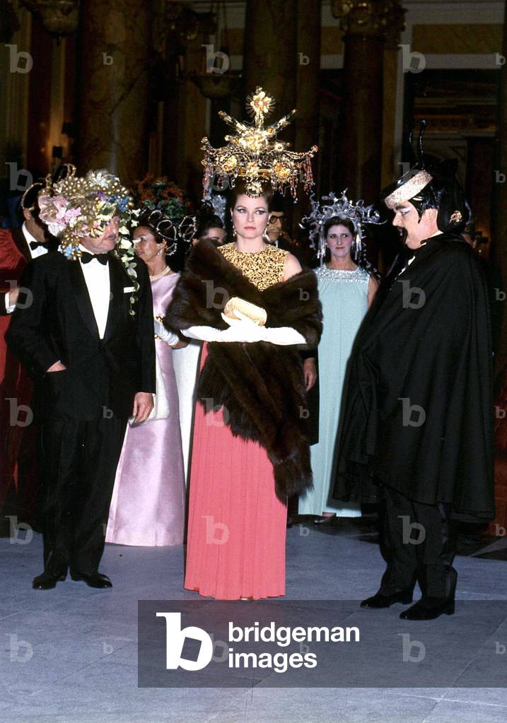 Principaute de Monaco: le prince Rainier III (ranieri)avec son epouse la princesse Grace kelly lors d'un bal costume. 