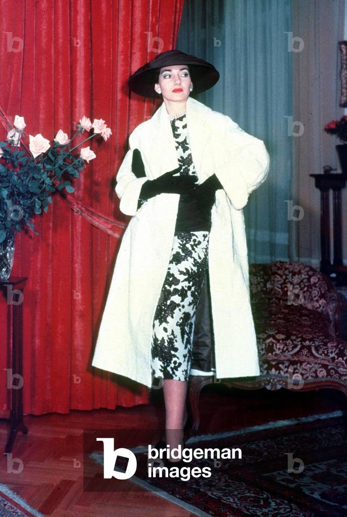 Maria Callas in her house via Buonarroti, Milan, c.1958 (photo)