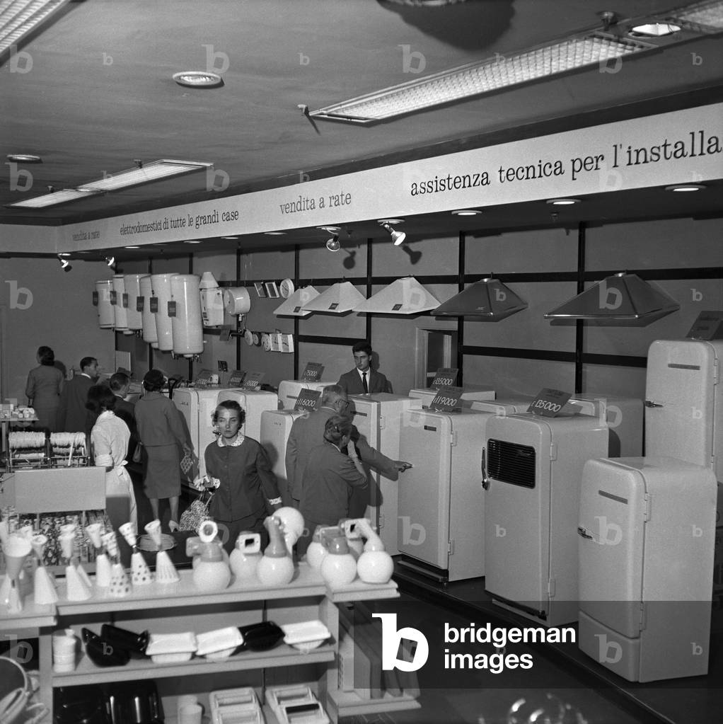 La Rinascente department store, Milan, Italy, 1959 (b/w photo)