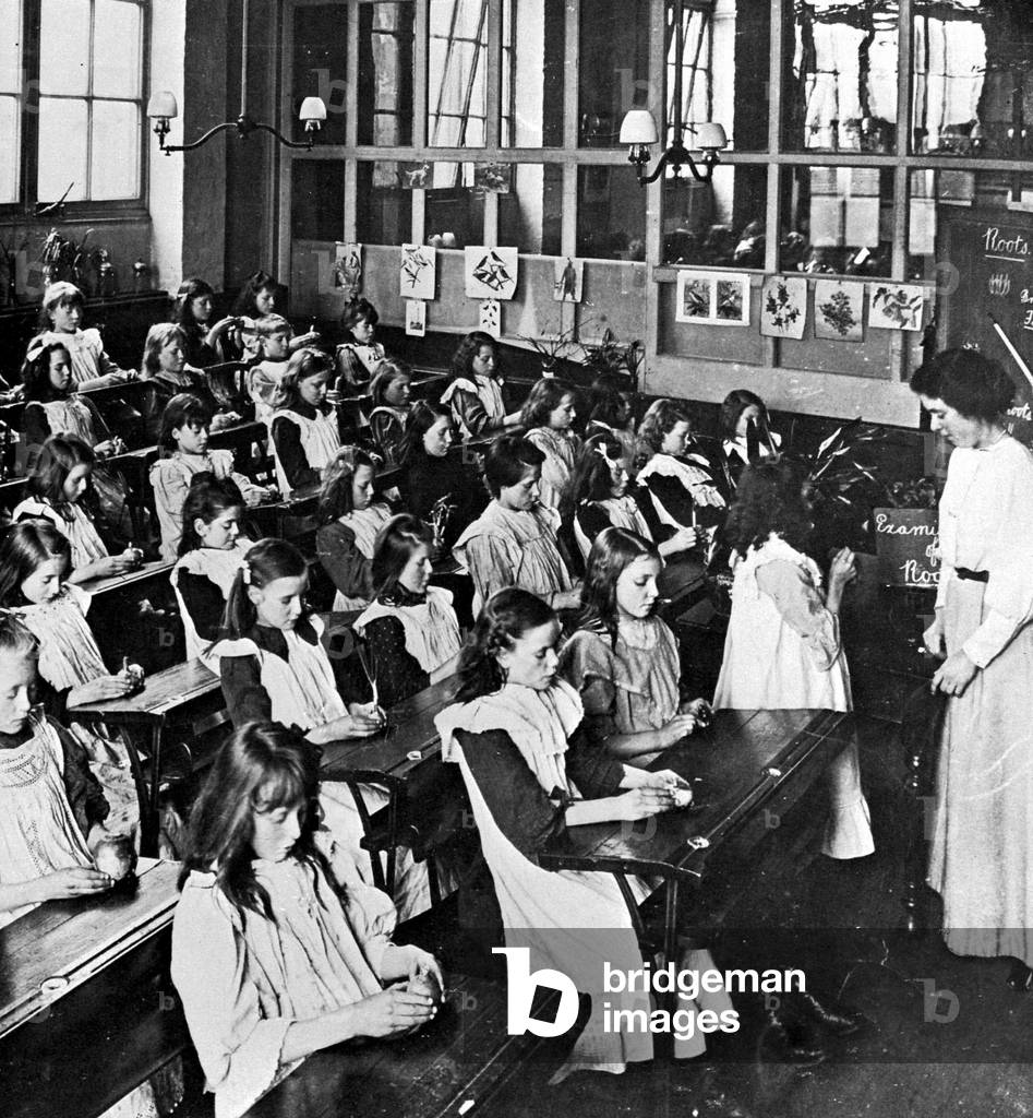 Girls’ class in an elementary school, London, 1908 (b/w photo)