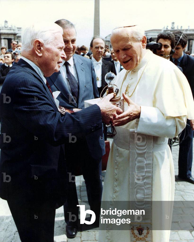 Pope John Paul II meets Walker Lee Cisler, Vatican City, 1985 (photo)
