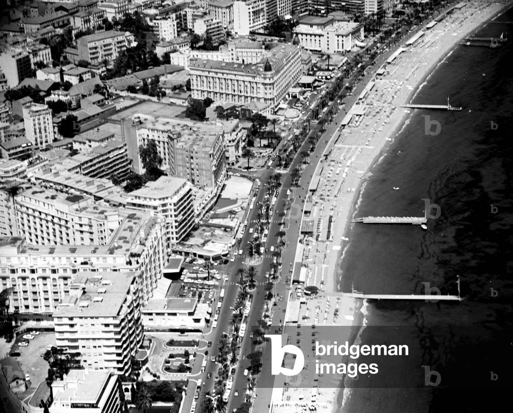 Cannes 1967 -  Croisette - l'Hotel Carlton

 