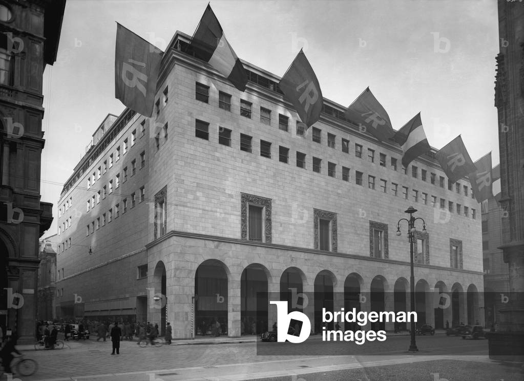 The headquarters of La Rinascente department stores' Milan, Italy, 1950 (b/w photo)