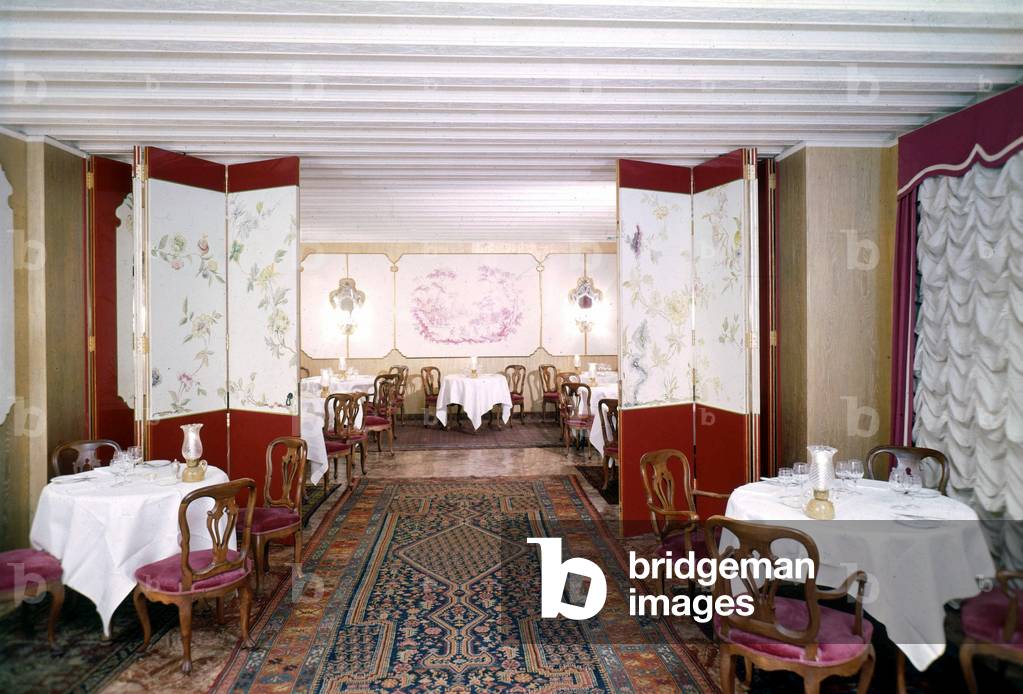 Venise, l'Hotel Gritti dans les années 1960. Vue du restaurant.