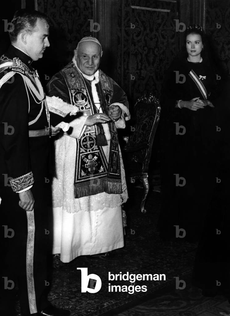 Rainier III, Prince of Monaco, Pope John XXIII and Princess Grace. Vatican, 1959 (b/w photo)