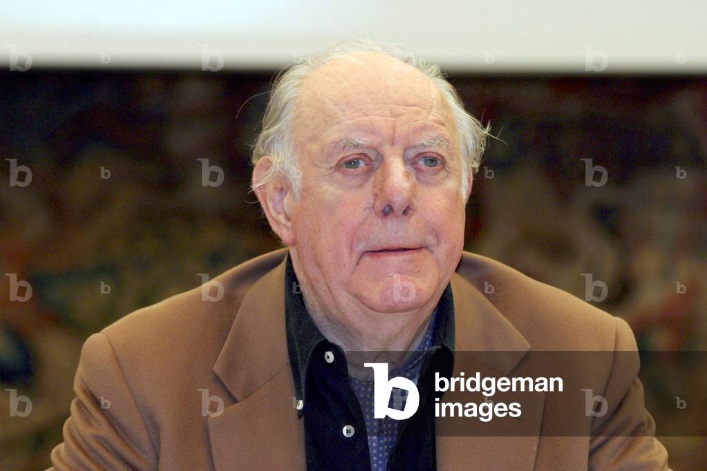 Dario Fo presenting his Tv program to the press