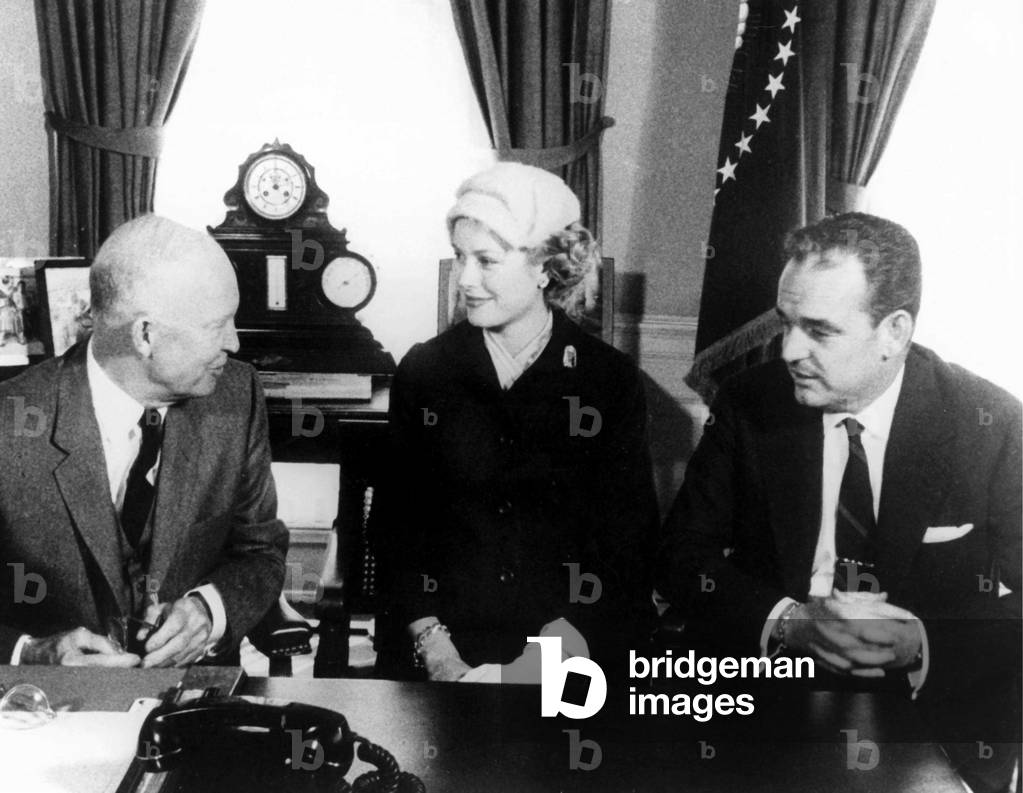 New York 14/10/1956, le president Eisenhower recoit a la Maison Blanche le prince rainier III (Ranieri) de Monaco et la princesse Grace Kelly.