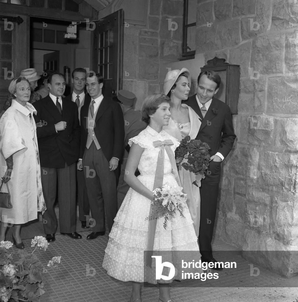 Bellerive (Svizzera), 27/08/1957
Matrimonio di Sadruddin Aga Khan e Nina Dyer
Nella foto: (da sin.) Andre Aga Khan (Andre Josphine Carron), Ali Khan (Ali Salman Aga Khan), Amyn Aga Khan, Karim Aga Khan IV (Karim al-Husayni) e gli sposi Nina Dyer e Sadruddin Aga Khan
