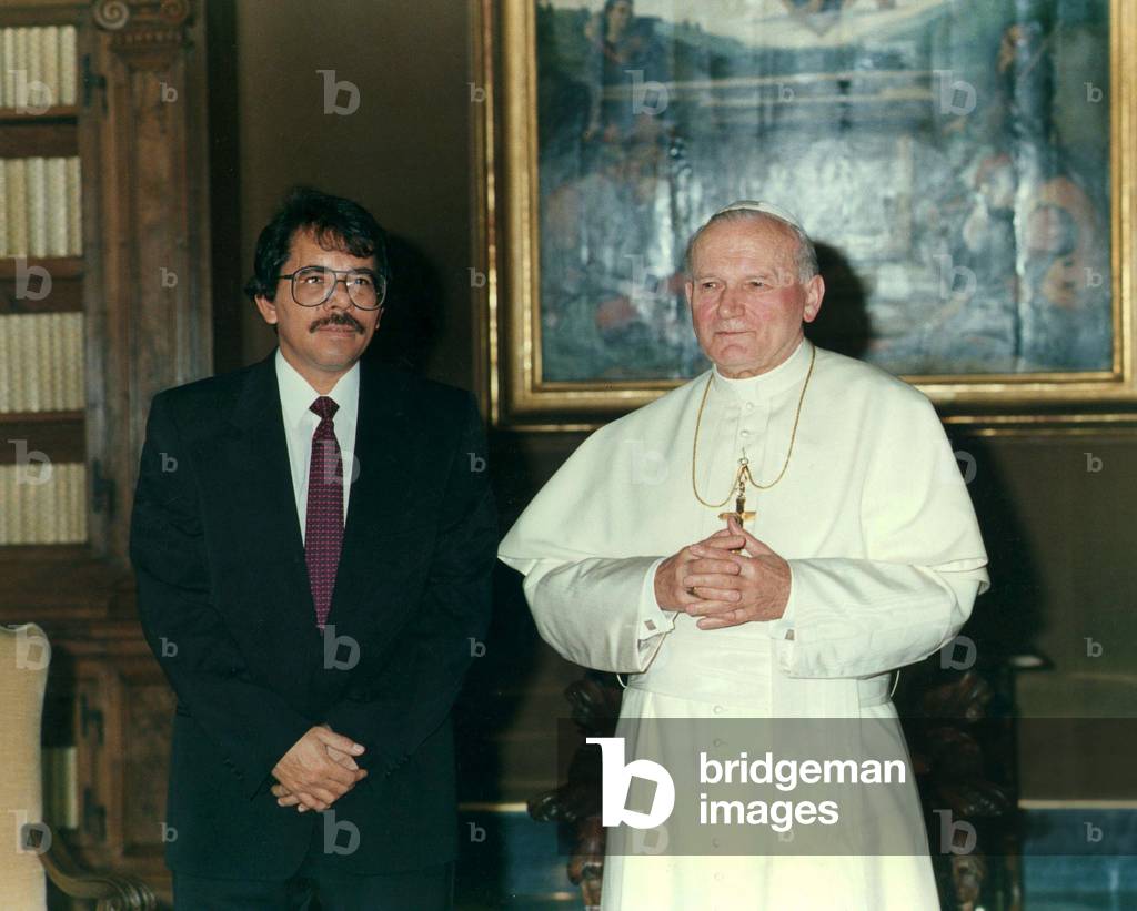 Pope John Paul meets Daniel Ortega, Vatican City, 1988 (photo)