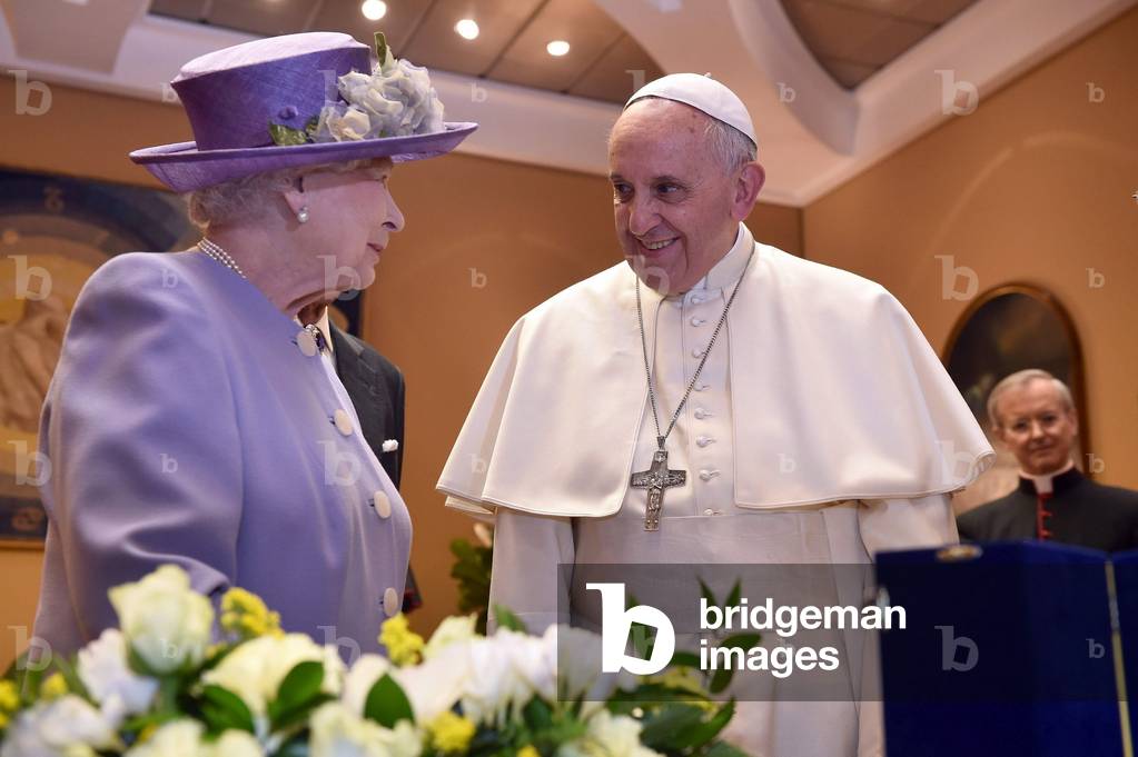 Elizabeth II meets Pope Francis at the Vatican, 2014 (photo)