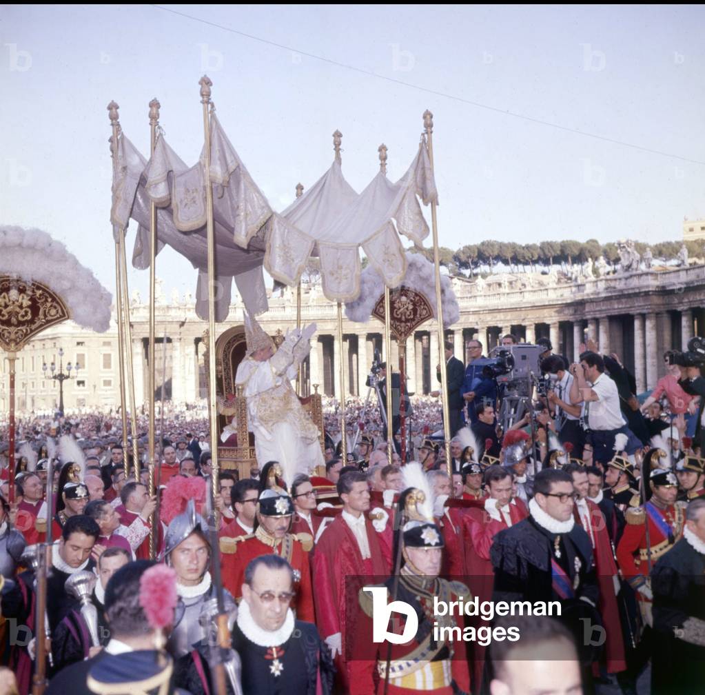 Coronation of Pope Paul VI outdoors in St Peter's Square in the Vatican, Rome, 1963 (photo)