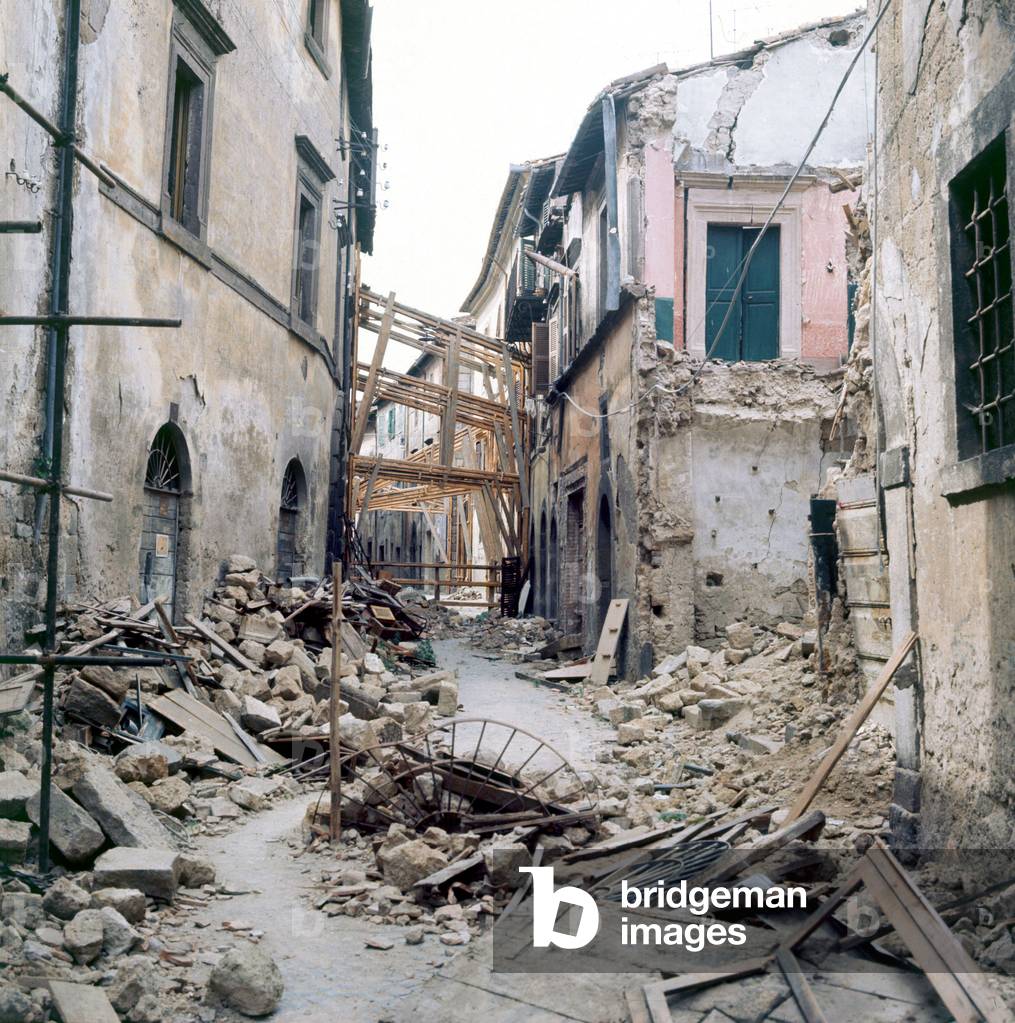 Earthquake in Irpinia, Italy, 1980 (photo)