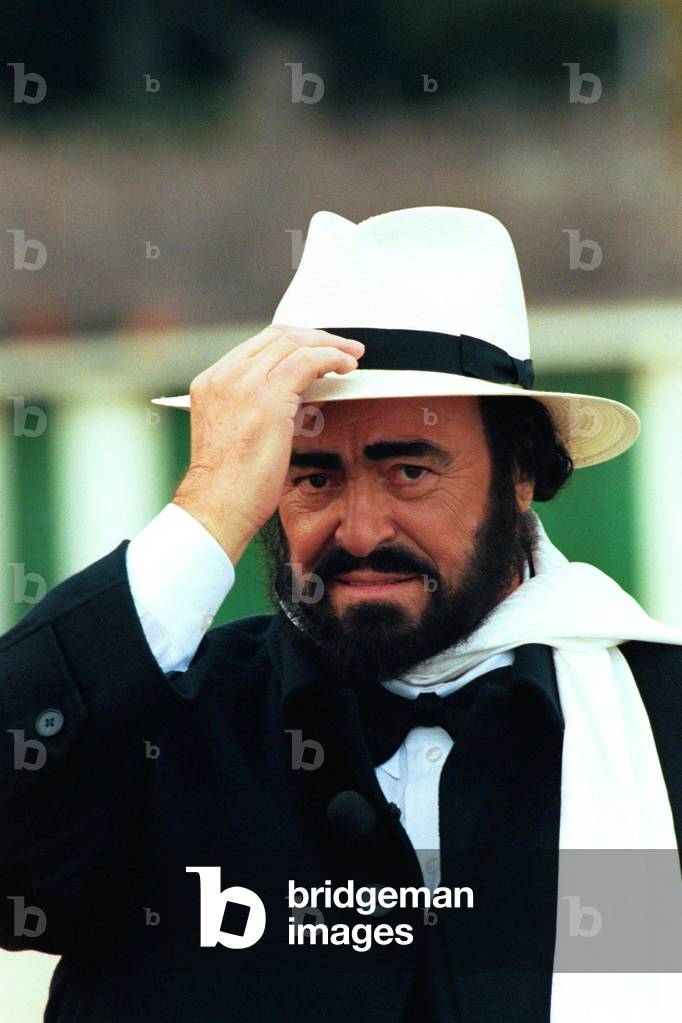 Luciano Pavarotti, Sanremo, 2000 (photo)