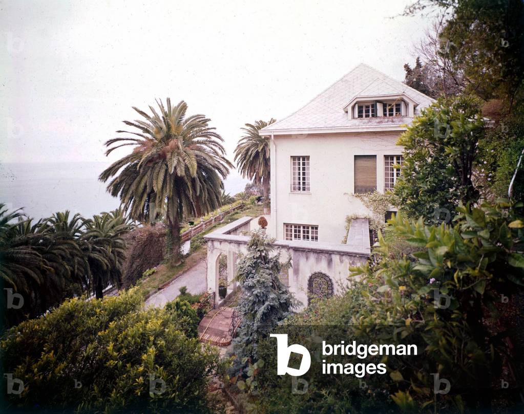 A seaside villa, Grimaldi di Ventimiglia, Italy (photo)