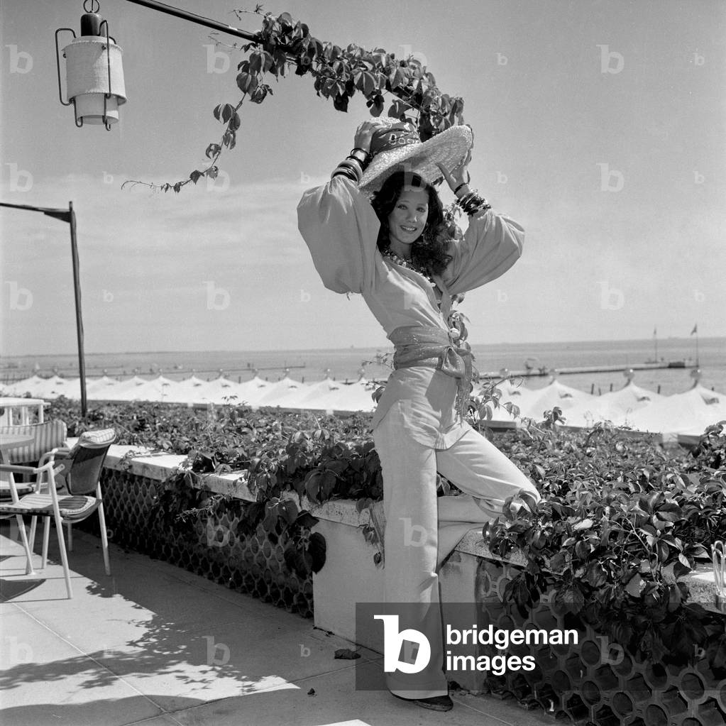 Marisa Berenson at the 29th Mostra Internazionale d'Arte Cinematografica di Venezia, 1972 (b/w photo)