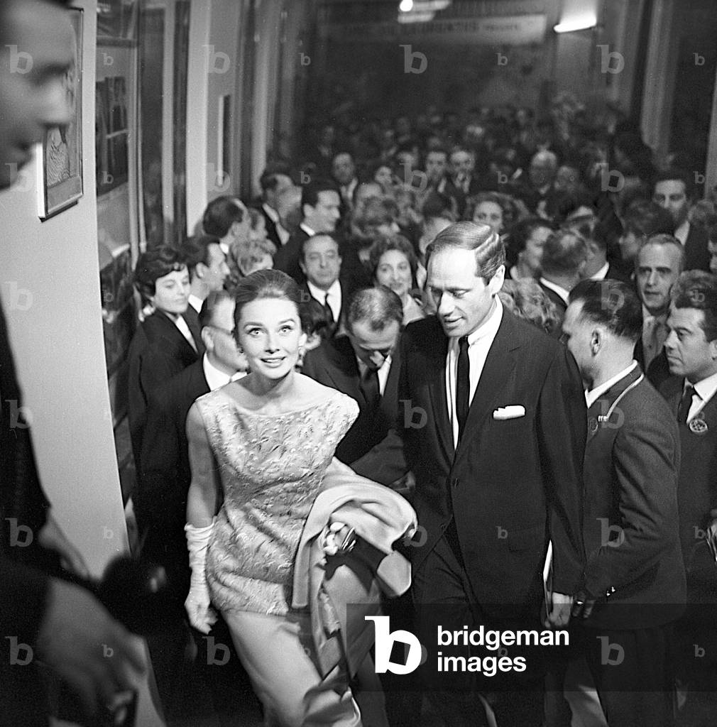 Audrey Hepburn and her husband Mel Ferrer at a screening of the film Nun's story, Rome, 1959 (photo)