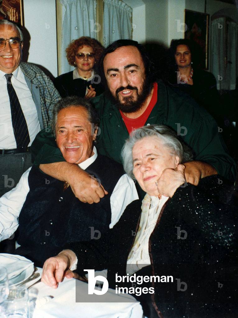 Luciano Pavarotti with his parents Fernando and Adele (photo)