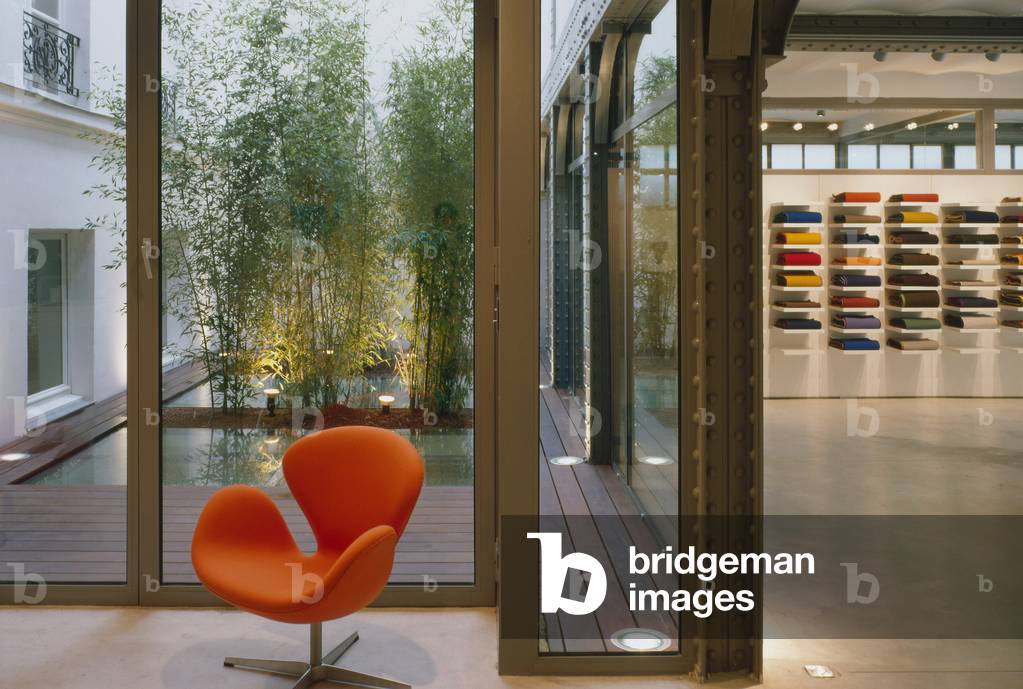 Show room (Show-room) Paris, Paris 6, France. Architecture by Philippe Chiambaretta 2002. Photography 2002