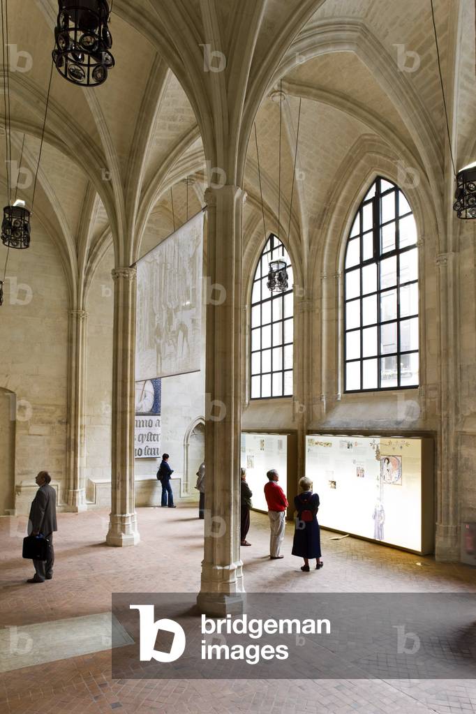 Le College des Bernardins, 20 rue de Poissy, Paris 75005. Renovation by Herve Baptisses Chief Architect of Historic Monuments and Jean-Michel Wilmotte for contemporary parts, 2001-2008. It was at the beginning of the 13th century that the Abbe of Clairvaux decided, with the agreement of the General Chapter of the Cistercians, to set up a college in Paris to train the religious of this order, also known as Bernardins. The house in which the monks had first chosen home is soon too small, and it becomes necessary to build a new building. The College of Bernardins enjoyed various fortunes over the centuries. Confiscated by the Revolutionaries, he became Bien National before being reclaimed in 2001 by the Dlocese of Paris. After heavy restoration work, the Bernardine Convent regained its original function. Place of research and debate in the centre of the Cite. Photography 19/09/08