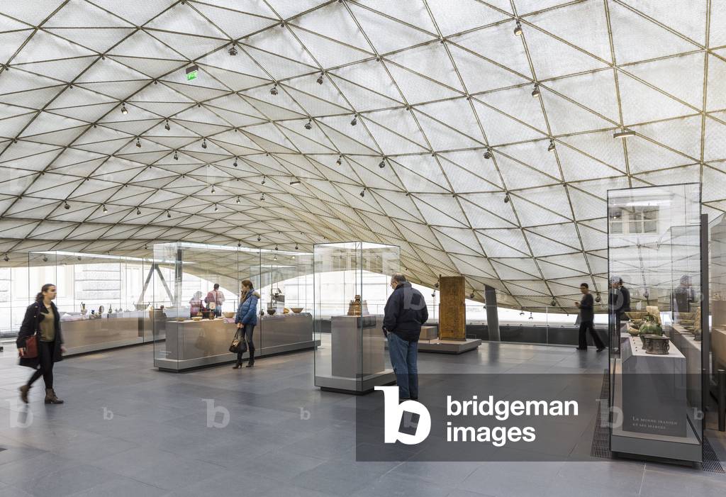 The Department of the Arts of Islam of the Louvre - The work of architects Rudy Ricciotti and Mario Bellini, a box surmounted by a cover of gilded glass and woven with a fine undulating metal network, highlights one of the richest and most beautiful collections of Islamic art in the world. Department of the Arts of Islam - Louvre - Paris 1er - 2012 - Mario Bellini - Rudy Ricciotti