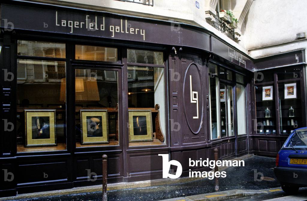 Galerie Karl Lagerfeld (Lagerfeld Gallery), 20 rue de Seine, Paris 75006. Photography 2000