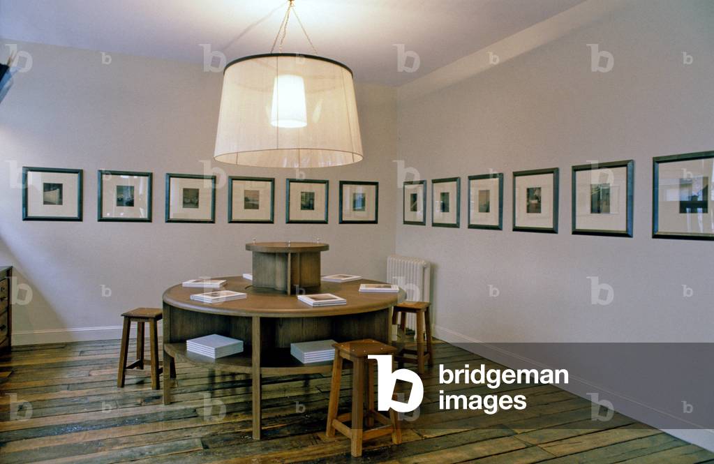 Galerie Karl Lagerfeld (Lagerfeld Gallery), 20 rue de Seine, Paris 75006. Photography 2000