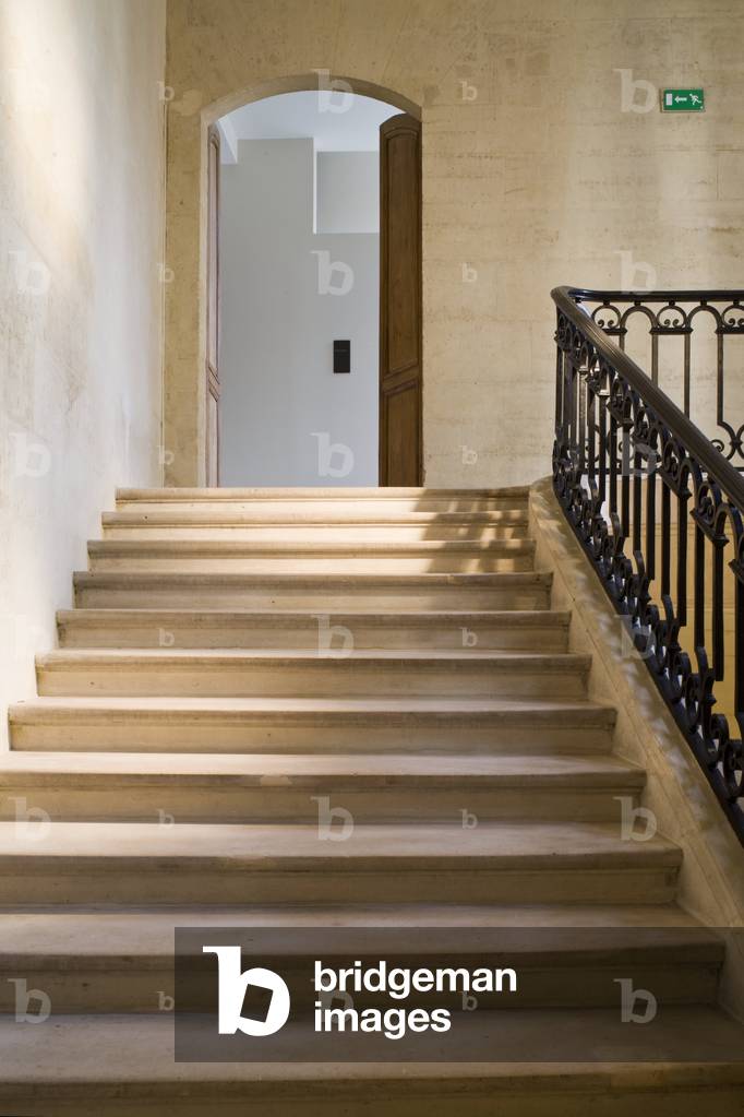 Le College des Bernardins, 20 rue de Poissy, Paris 75005. Renovation by Herve Baptisses Chief Architect of Historic Monuments and Jean-Michel Wilmotte for contemporary parts, 2001-2008. It was at the beginning of the 13th century that the Abbe of Clairvaux decided, with the agreement of the General Chapter of the Cistercians, to set up a college in Paris to train the religious of this order, also known as Bernardins. The house in which the monks had first chosen home is soon too small, and it becomes necessary to build a new building. The College of Bernardins enjoyed various fortunes over the centuries. Confiscated by the Revolutionaries, he became Bien National before being reclaimed in 2001 by the Dlocese of Paris. After heavy restoration work, the Bernardine Convent regained its original function. Place of research and debate in the centre of the Cite. Photography 19/09/08