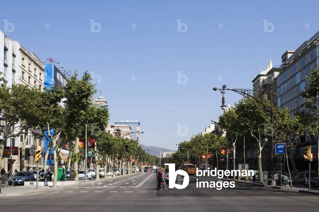 Le passaeig de Gracia, Quartier de l'Eixample in Barcelona (Spain).