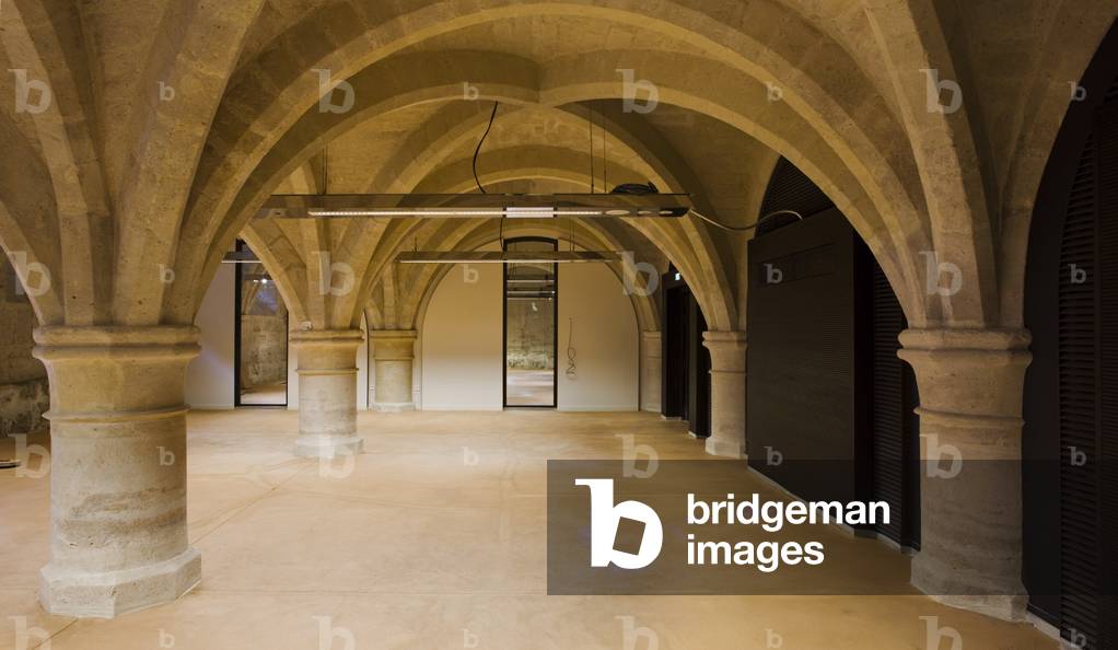 Le College des Bernardins, 20 rue de Poissy, Paris 75005. Renovation by Herve Baptisses Chief Architect of Historic Monuments and Jean-Michel Wilmotte for contemporary parts, 2001-2008. It was at the beginning of the 13th century that the Abbe of Clairvaux decided, with the agreement of the General Chapter of the Cistercians, to set up a college in Paris to train the religious of this order, also known as Bernardins. The house in which the monks had first chosen home is soon too small, and it becomes necessary to build a new building. The College of Bernardins enjoyed various fortunes over the centuries. Confiscated by the Revolutionaries, he became Bien National before being reclaimed in 2001 by the Dlocese of Paris. After heavy restoration work, the Bernardine Convent regained its original function. Place of research and debate in the centre of the Cite. Photography 19/09/08