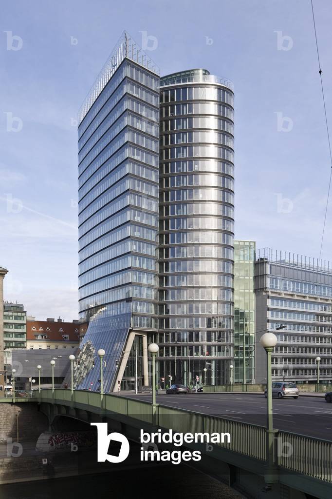 Uniqa Tower in Vienna, Austria. Architecture by Heinz Neumann, 2004. Photography 31/01/2008