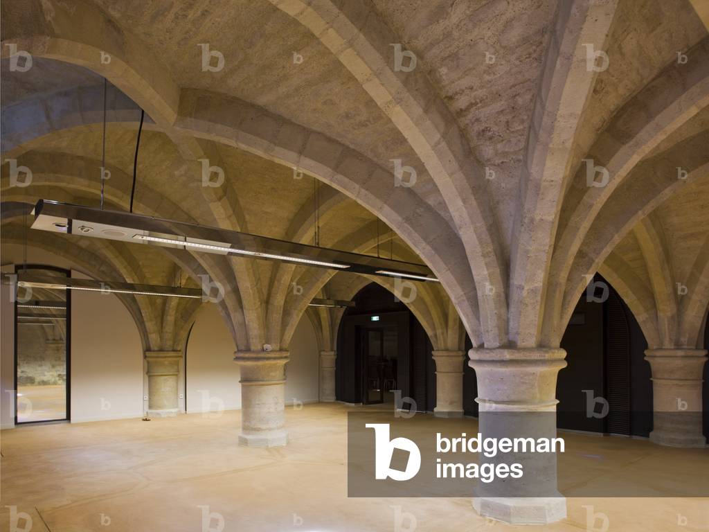 Le College des Bernardins, 20 rue de Poissy, Paris 75005. Renovation by Herve Baptisses Chief Architect of Historic Monuments and Jean-Michel Wilmotte for contemporary parts, 2001-2008. It was at the beginning of the 13th century that the Abbe of Clairvaux decided, with the agreement of the General Chapter of the Cistercians, to set up a college in Paris to train the religious of this order, also known as Bernardins. The house in which the monks had first chosen home is soon too small, and it becomes necessary to build a new building. The College of Bernardins enjoyed various fortunes over the centuries. Confiscated by the Revolutionaries, he became Bien National before being reclaimed in 2001 by the Dlocese of Paris. After heavy restoration work, the Bernardine Convent regained its original function. Place of research and debate in the centre of the Cite. Photography 19/09/08