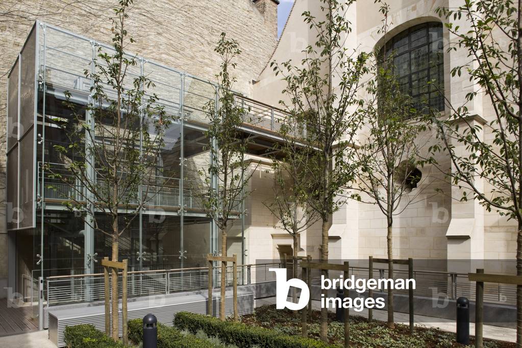 Le College des Bernardins, 20 rue de Poissy, Paris 75005. Renovation by Herve Baptisses Chief Architect of Historic Monuments and Jean-Michel Wilmotte for contemporary parts, 2001-2008. It was at the beginning of the 13th century that the Abbe of Clairvaux decided, with the agreement of the General Chapter of the Cistercians, to set up a college in Paris to train the religious of this order, also known as Bernardins. The house in which the monks had first chosen home is soon too small, and it becomes necessary to build a new building. The College of Bernardins enjoyed various fortunes over the centuries. Confiscated by the Revolutionaries, he became Bien National before being reclaimed in 2001 by the Dlocese of Paris. After heavy restoration work, the Bernardine Convent regained its original function. Place of research and debate in the centre of the Cite. Photography 19/09/08