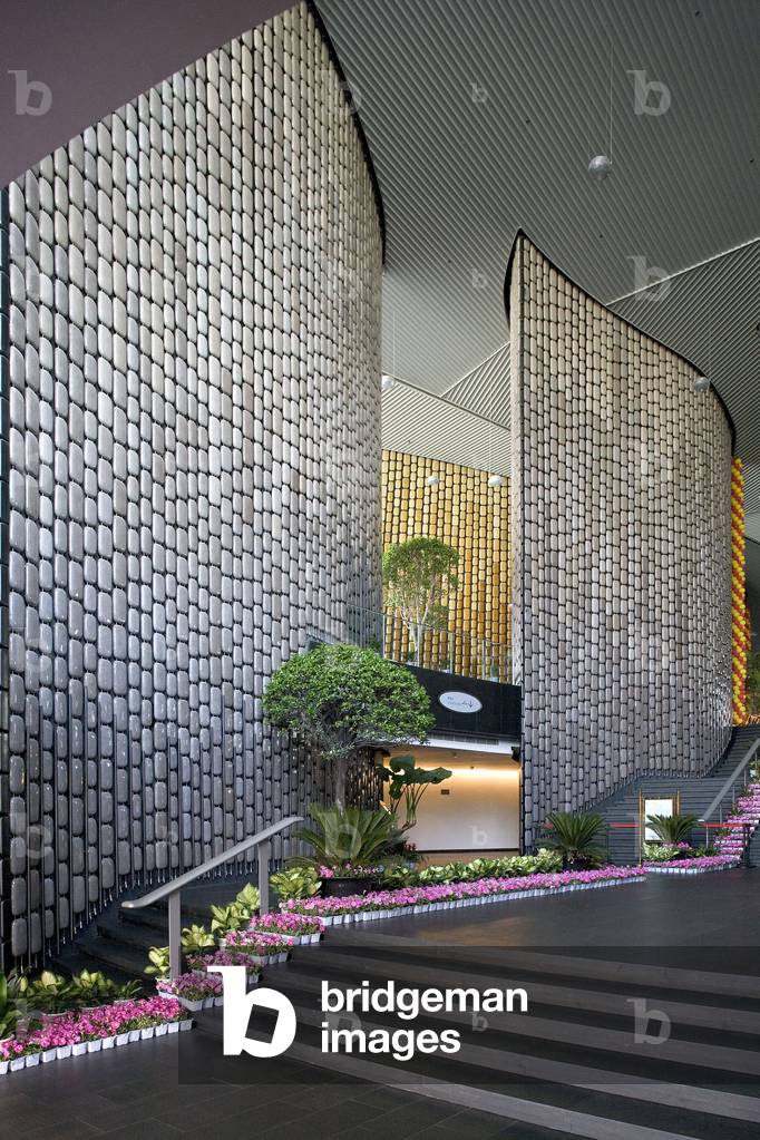 Oriental Martial Arts Center, 425 Dingxiang Lu, Puong Shanghai, China. Realisation 2004, architect Paul Andreu. photo taken in 21/04/05 (photo)