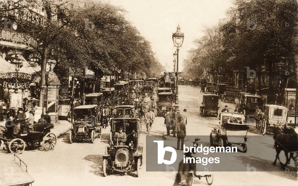Boulevard Montmartre, Paris, 1910 (b/w photo)