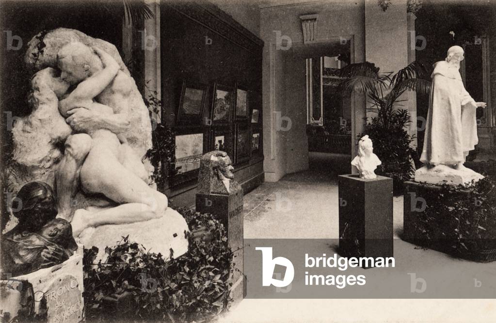 Sculpture at the Salon d'Automne, 1905 (b/w photo)