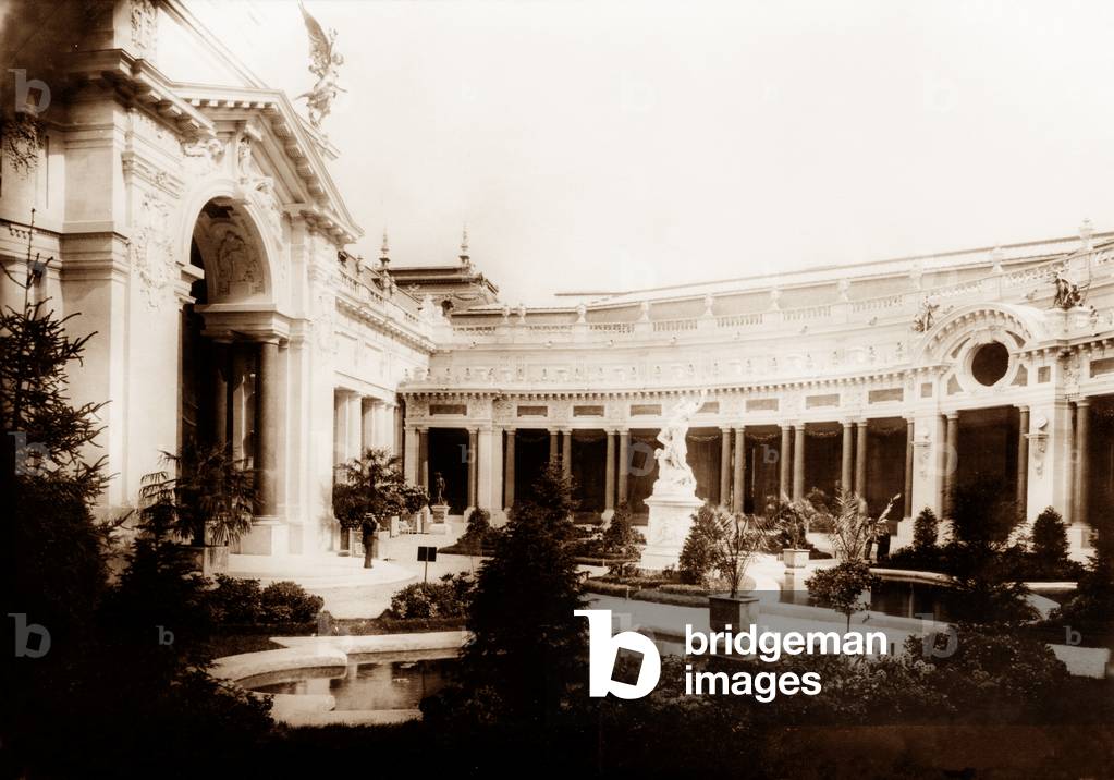 Courtyard of the Petit Palais, Paris, 1900 (b/w photo)