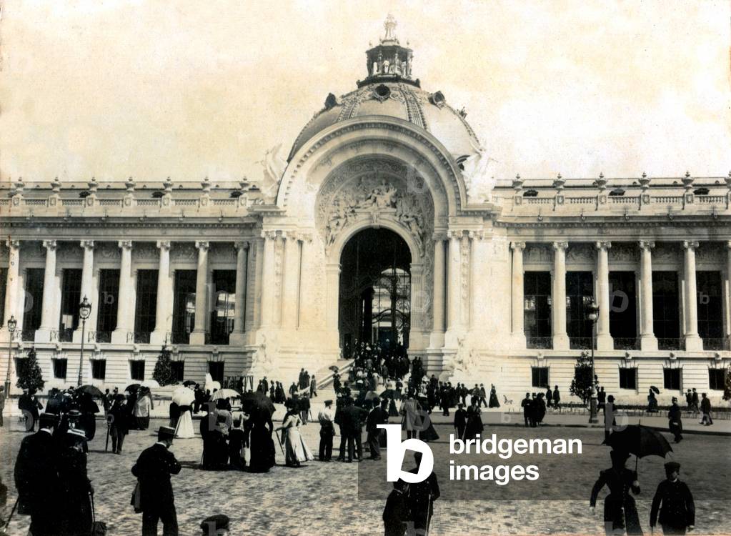 Petit Palais, Paris, 1900 (b/w photo)