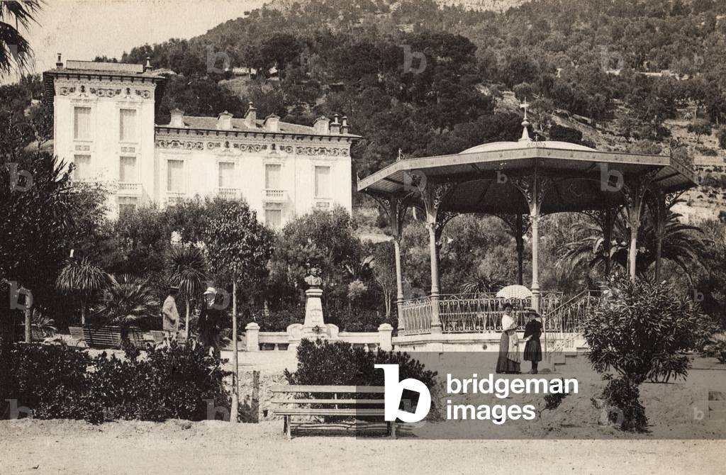 Bandstand, Beaulieu sur Mer, 1911 (b/w photo)