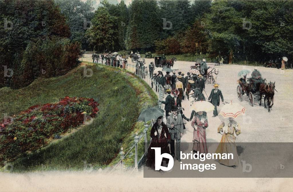 At the Bois de Boulogne, around the lake, 1900 (hand-coloured photo)