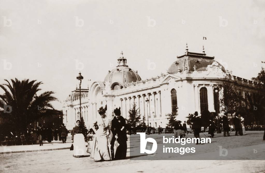 The Grand Palais at the Exposition Universelle, Paris, 1900 (b/w photo)
