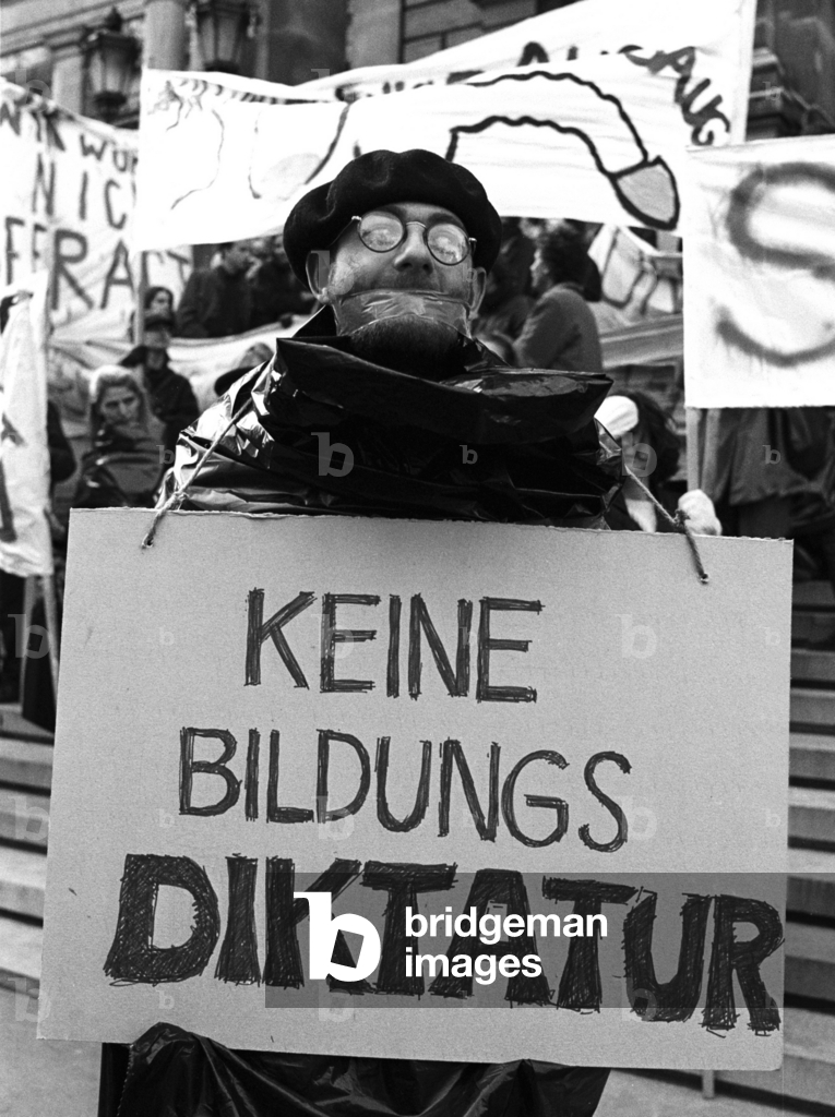 Student's Demonstration in Vienna, 1987 (photo)