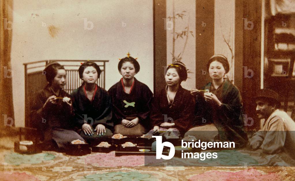 Meal of maidservants, 1862-1868 (photo)