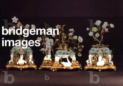 Meissen perfume burner and side ornaments, formed as simulated japanese Kakiemon dragon heads on ormolu mounts (porcelain and ormolu)