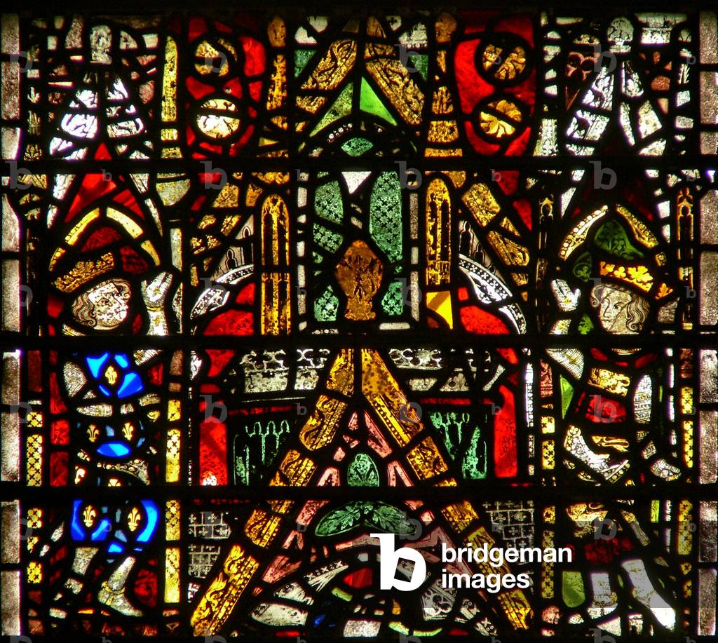 Window w42 depicting a canopy and royal side figures (stained glass)