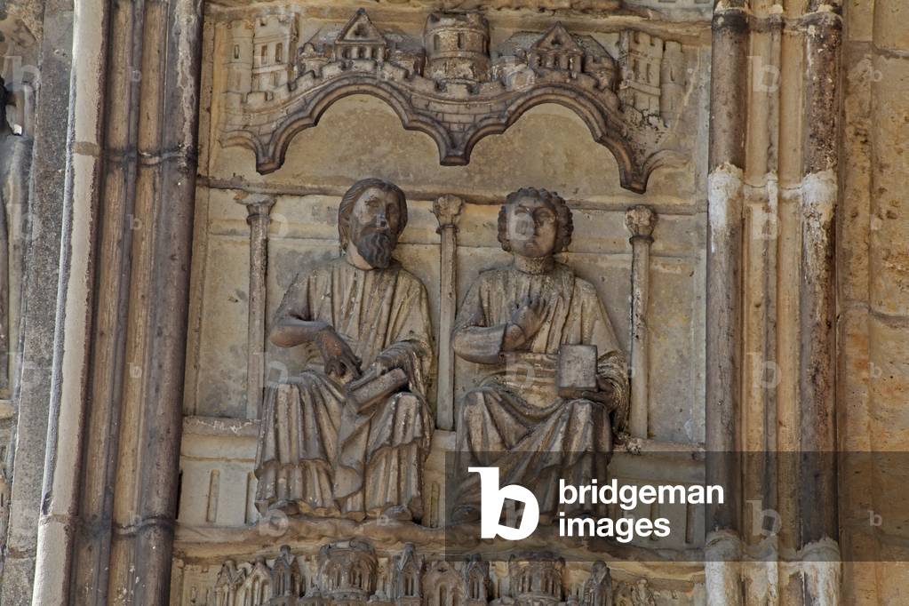 Chartres, Cathedral: South portal central bay outer arch inner archivolt: 2 Old Testament figures (photo)