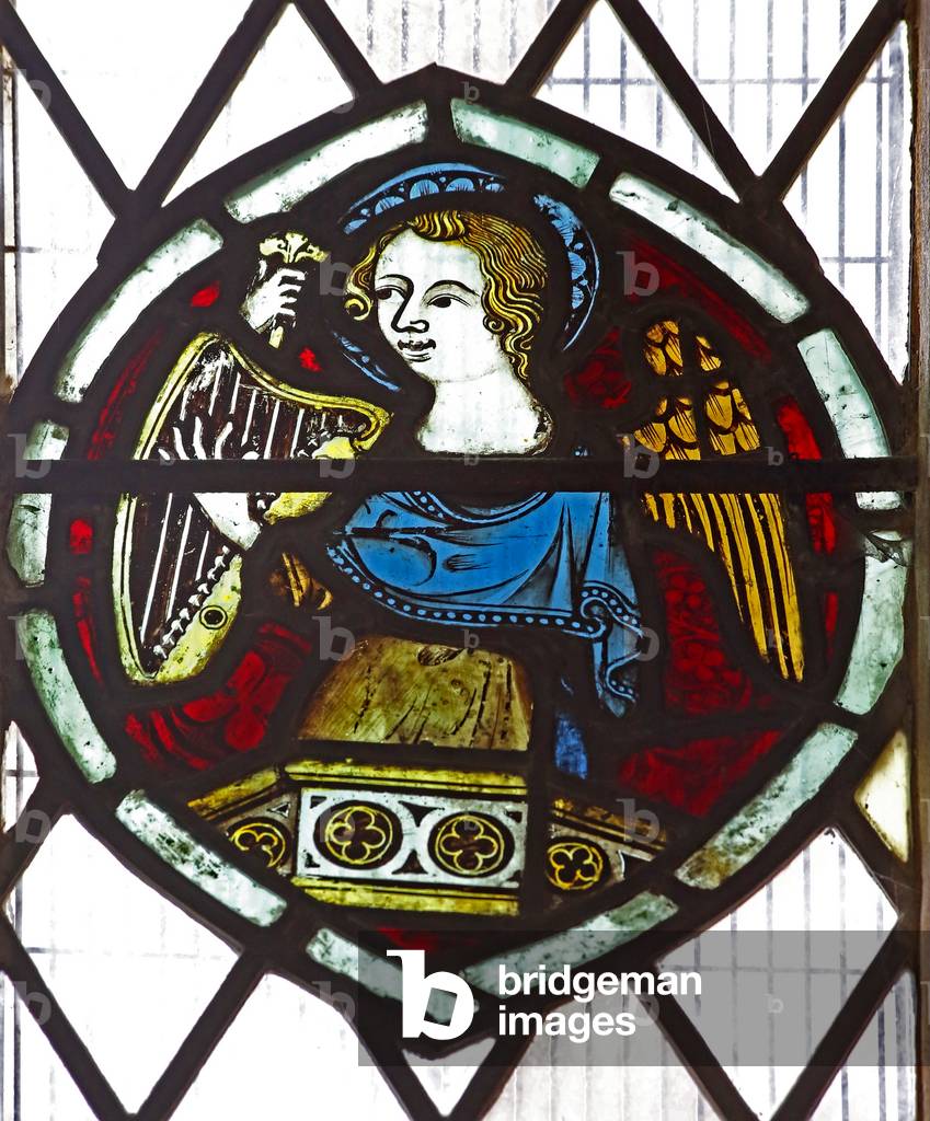 Window n6 depicting an angel with a harp (stained glass)