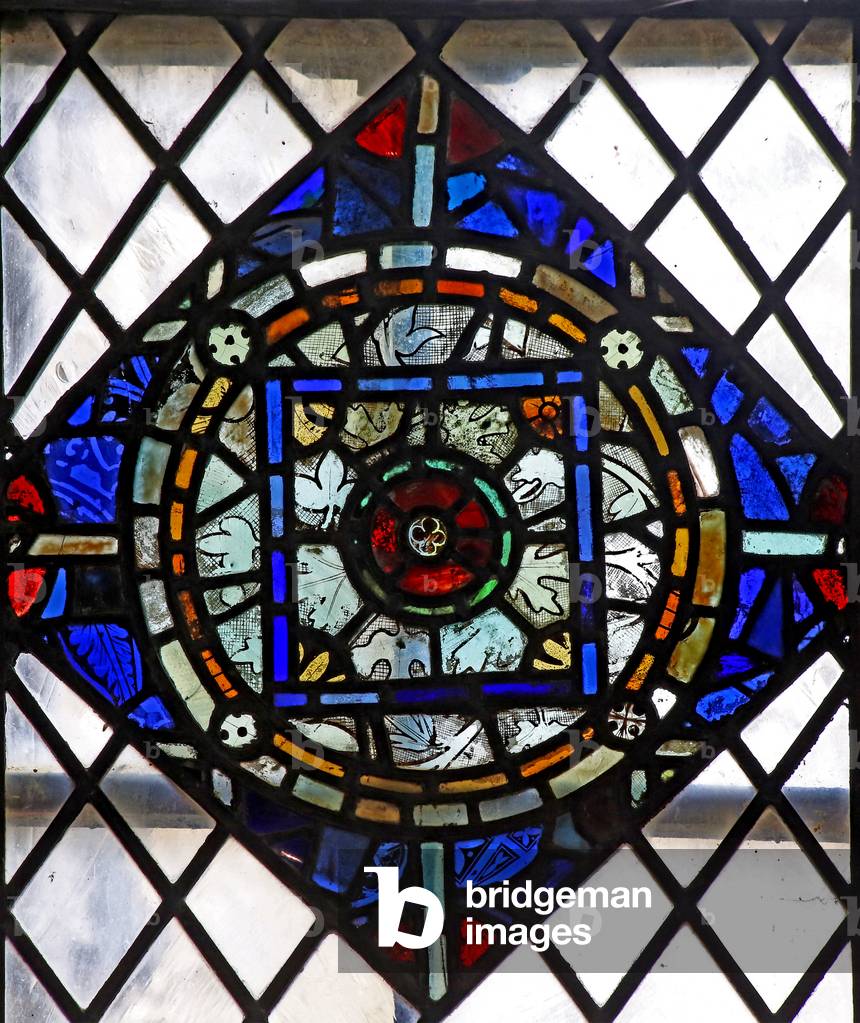 Window s4 depicting a reset geometric panel (stained glass)