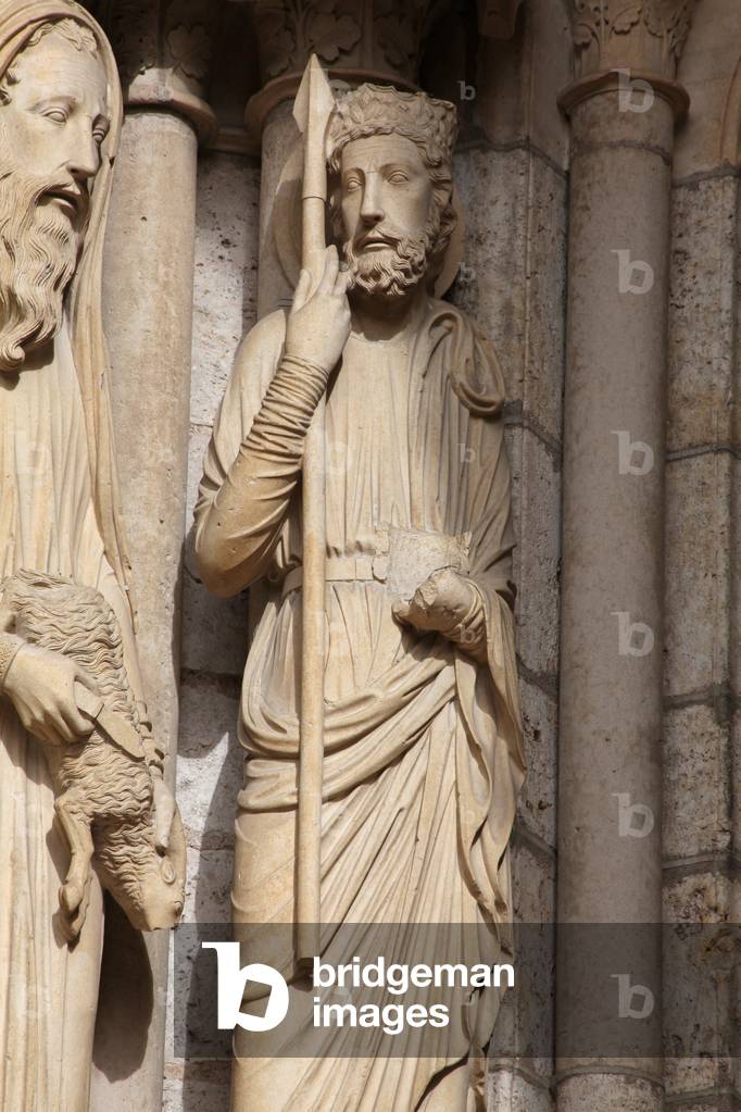 Chartres, Cathedral: North portal central door left: detail of David (photo)